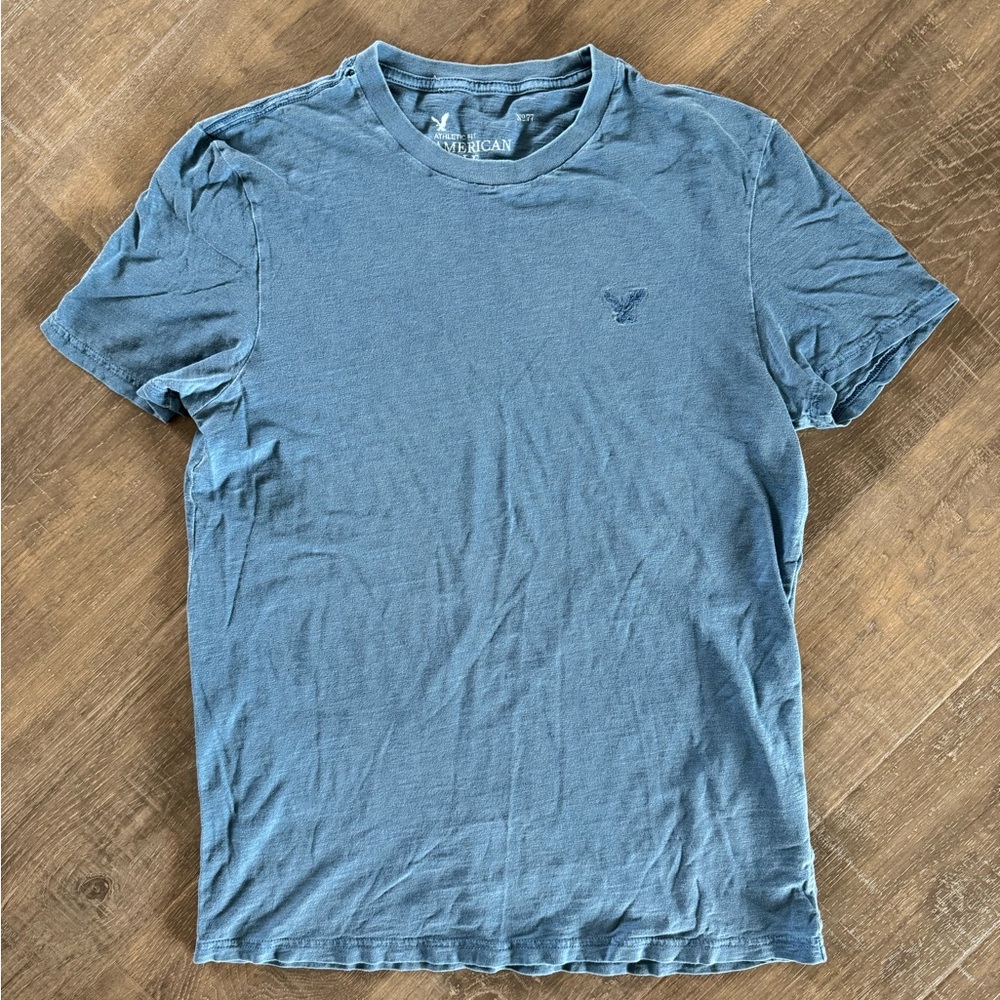 Men’s American Eagle tee